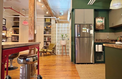 Williamsburg Apartment | Bright Artist Loft in Williamsburg Brooklyn