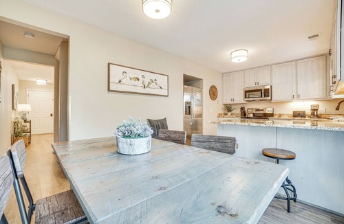 Helen Apartment | Bright Helen Cottage: Walk to Town!