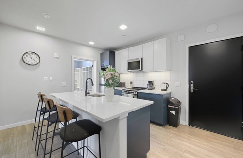 Northern Liberties Apartment | Bright Modern 2BR Apartment in Prime Location