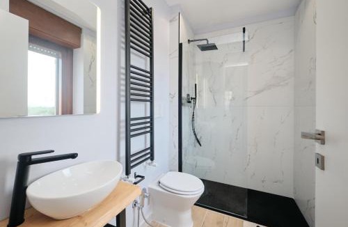 Quartiere XXIX Ponte Mammolo House | Bright Room 2 min Metro B 20 min Colosseum private bathroom swimming pool free parking