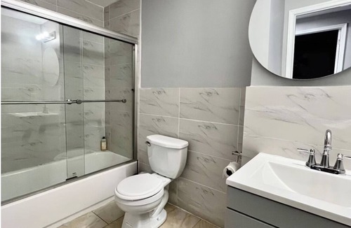 Chinatown Apartment | Bright& Stylish 2bd Apt next to Convention Center