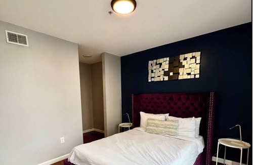 Chinatown Apartment | Bright& Stylish 2bd Apt next to Convention Center