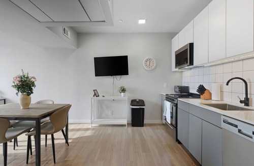 Northern Liberties Apartment | Bright urban studio, fully furnished