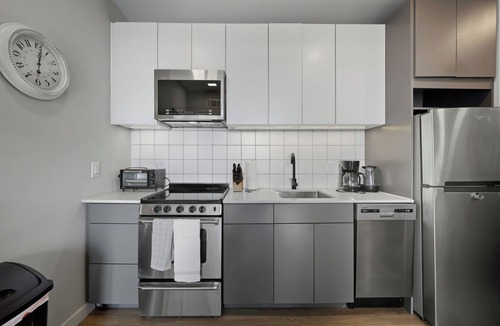 Northern Liberties Apartment | Bright urban studio, fully furnished