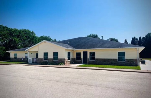 Brillion Apartment | Brillion 2‑Bedroom Suite w/Full Kitchen Near Ariens – Unit #2