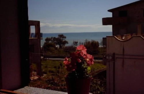 Bruzzano Zeffirio Apartment | Bruzzano Zeffirio: apartments - 4 rooms - 6/9 personsCasa con giardino e vista mare
