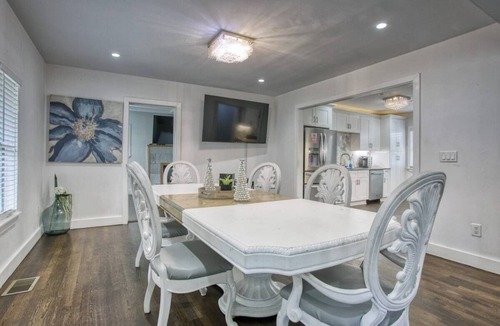North Buckhead House | Buckhead Chateau Message Now for Summer Special