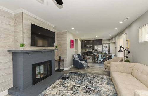 Buckroe Beach House | Buckroe Beach 8 Bedrooms! Walk to the beach!