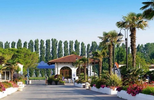 Duna Verde House | Bungalow in Caorle with garden furniture