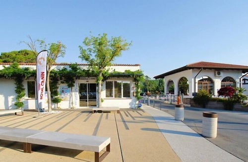Duna Verde House | Bungalow in Caorle with garden furniture