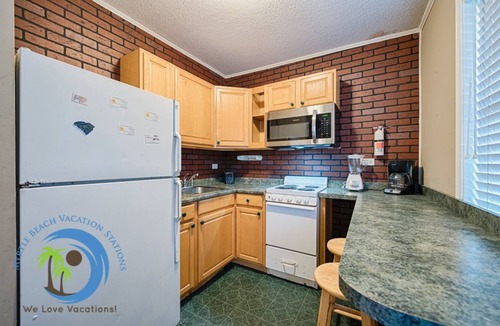 Cherry Grove Beach House | Bungalow ∙ 1 bedroom ∙ 4 guests