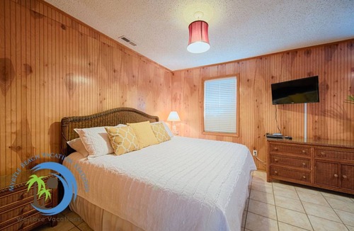 Cherry Grove Beach House | Bungalow ∙ 1 bedroom ∙ 4 guests