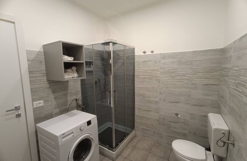 Gorizia Apartment | Byron's Holiday House (Ground Floor)