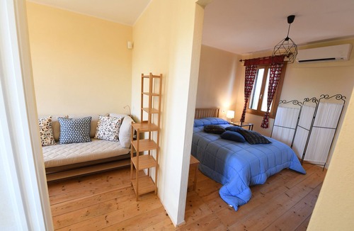 Concordia Sagittaria House | CA 'DEI CIOSSI BORDEAUX SUITE. N 3