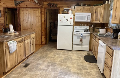Doniphan Cabin | Cabin 200 yards from Current River Access 13 miles north of Doniphan