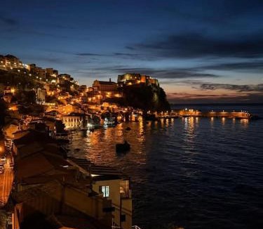 San Roberto House | CALABRIA COLLINA DI SCILLA CASALE OSTELLO1800 SELF SERVICE GIARDINO STANZE E APPARTAMENTI PER FAMIGLIE COPPIE E SINGLE Melia Pzza S Gaetano 16