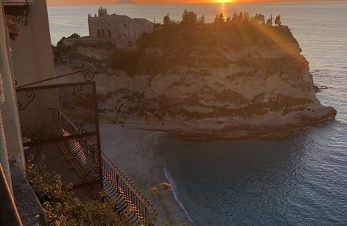 Zambrone Apartment | Calabria sea, hills and cave settlements to visit, ancient flavors