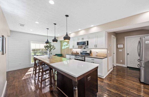 Bardstown House | Call Me Old Fashioned! *Heart of Bardstown Square*