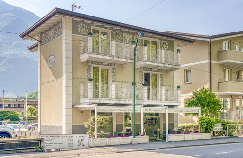 Darfo Boario Terme House | Camelia - Single Room with Balcony in Art Nouveau Villa