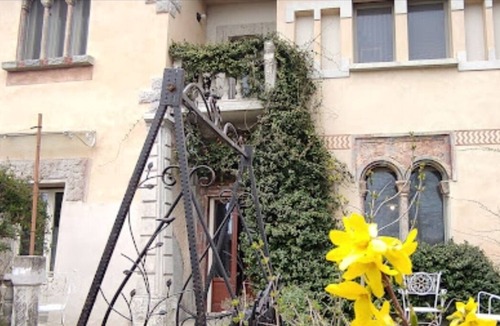 Brembate Bed & Breakfast | Camera in Casa liberty a pochi minuti dal parco Leolandia