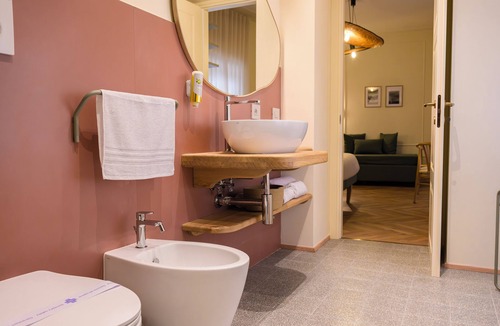 Foligno House | Camera Luxury in Centro a Foligno, a 5 Minuti da Caserma e Stazione