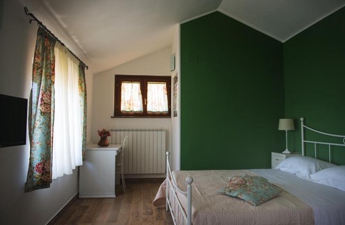 Falerone Bed & Breakfast | Campidoglio Bed and Breakfast