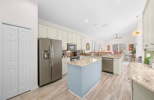 Palm Harbor House | Canalfront w/Pool, Hot Tub, Movie Screen & Bunks