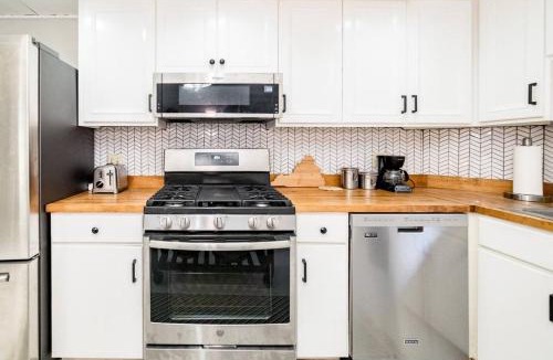 Diamond Hill Apartment | Candler Bottom Unit - Apartment, Walk To Shops and Dining
