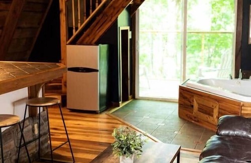 Slade House | Canoe Believe It Cabin | Indoor Jacuzzi Tub