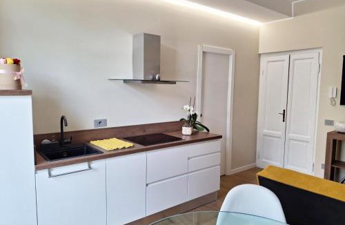 Canzo Apartment | Cantius Villa Italia Apartment