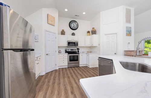 Corolla House | Captain's Choice 5 Bedroom home w/Private Hot Tub!