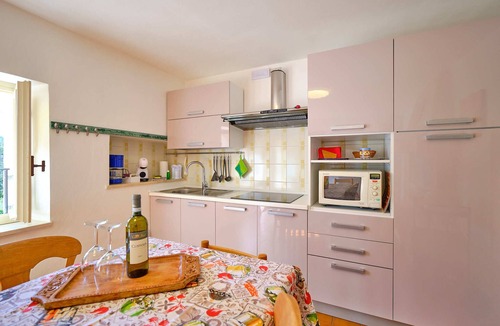 Costermano House | Caratteristica Casa Nelle Colline di Garda in Tranquillo Borgo Immerso nel Verde