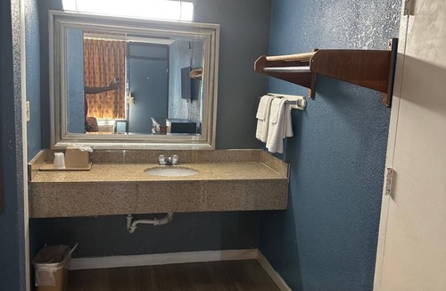 Moncks Corner Hotel | Carolina Inn