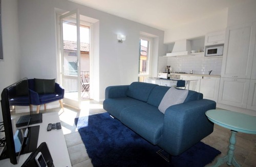 Acquaseria Apartment | Casa Alba, town centre Apartment with lovely balcony ad lake view, sleeps 4