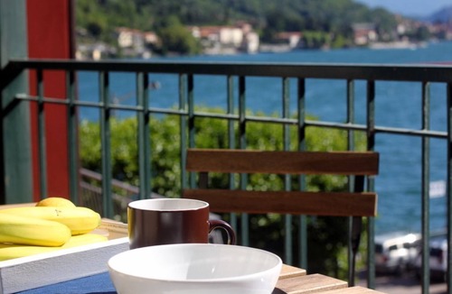 Acquaseria Apartment | Casa Alba, town centre Apartment with lovely balcony ad lake view, sleeps 4