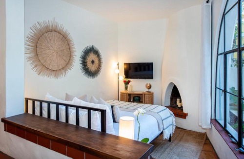 Montecito Apartment | Casa Blanca Suite B2 - Sunlit Montecito Studio Retreat with Patio