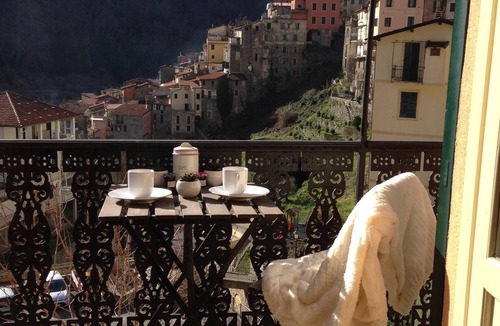 Pigna Apartment | CASA DOLCEVITAnBeautiful flat in medieval village with amazing views, free wifi