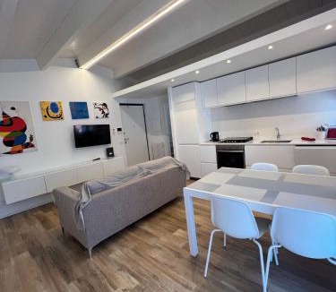 Pineta Apartment | CASA MIRO' vicinissima al mare e parcheggio privato gratuito se disponibile
