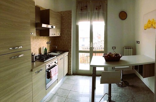 Historic Center Apartment | Casa nel Paradiso, apartment with balcony-historic center/Pratello