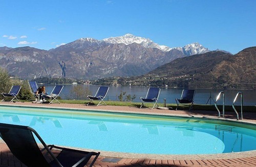 Azzano House | Casa Panorama Cinque: A bright and cheerful apartment situated at a short distance from the shores of Lake Como, with Free WI-FI.
