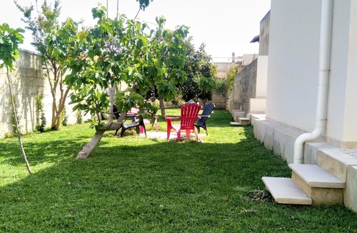 Punta Secca House | Casa Rosso Corallo, by the sea and with a large garden