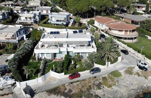 Fontane Bianche Villa | Casa sugli Scogli overlooking the bay at Fontane Bianche