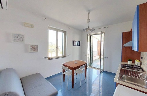 Castellabate House | Casa Terry B: A graceful apartment located right on the beach, with Free WI-FI.
