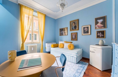 Flaminio Apartment | Casa Tudor, Charmy British Eccentric Flat