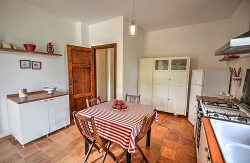 Alani House | Casa Turchino B: A welcoming apartment that is part of a villa situated in a quiet location, surrounded by a wonderful garden, with Free WI-FI.