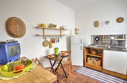 Alani House | Casa Turchino D: A welcoming apartment that is part of a villa situated in a quiet location, surrounded by a wonderful garden, with Free WI-FI.