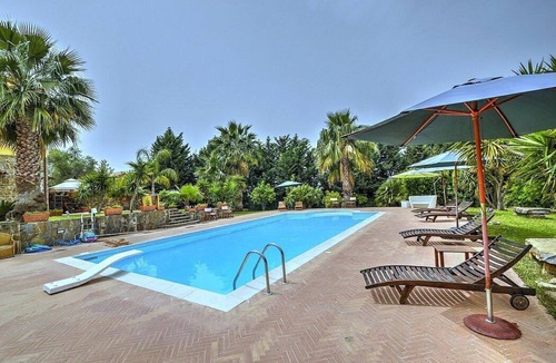 Alani House | Casa Turchino D: A welcoming apartment that is part of a villa situated in a quiet location, surrounded by a wonderful garden, with Free WI-FI.