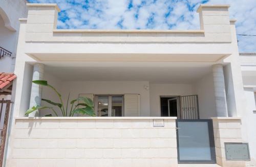 Sant'Isidoro Apartment | Casa Vacanze Acquamarina a Sant Isidoro a 100 m dal mare