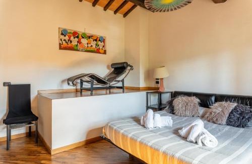 Gambassi Terme House | Casa Vecchia Rooms and Parking