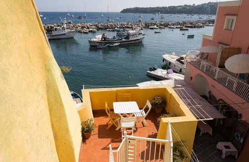 Licola Apartment | Casa Veneziano: a window on the Mediterranean